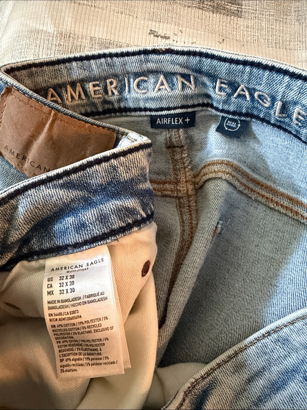 American Eagle Outfitters Light Blue Denim Jeans. LIKE NEW 32x30